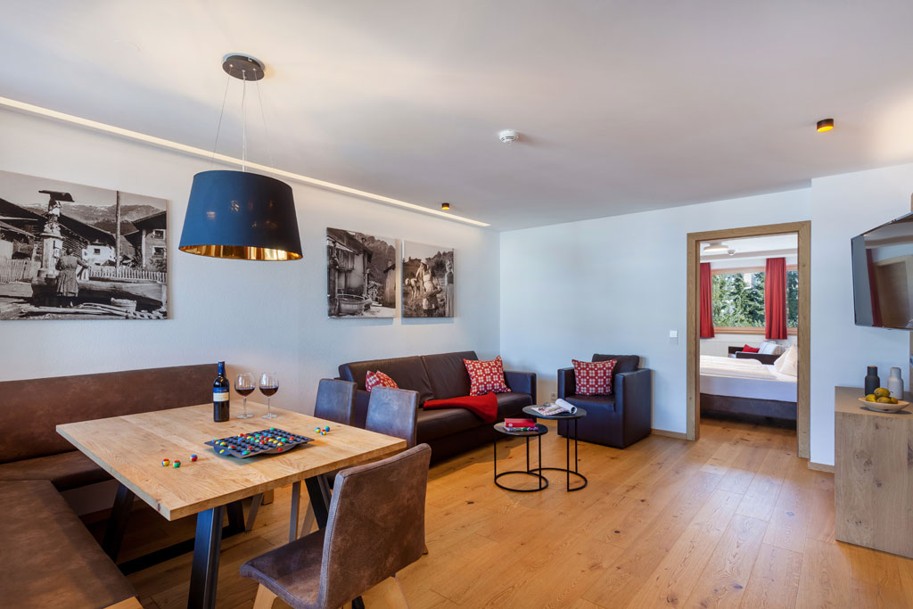 14 Hotel Dreisonnenhof Fiss Apart Schoenjoechlwohn Zimmer