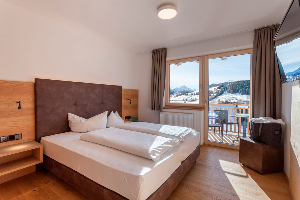 2 Hotel Dreisonnenhof Fiss Apart 2 Sonnen Schlafzimmer