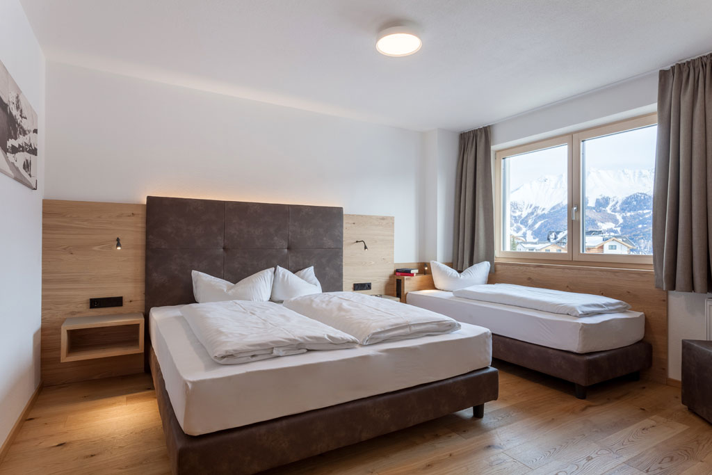 3 Hotel Dreisonnenhof Fiss Apart 3 Sonnen 4 Schlafzimmer