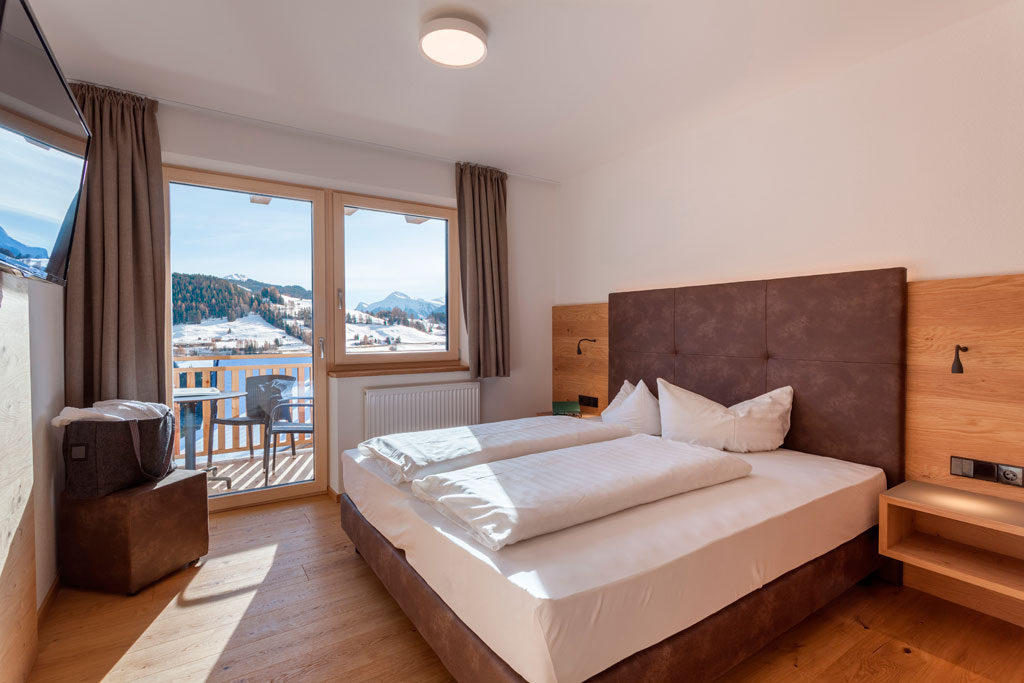 4 Hotel Dreisonnenhof Fiss Apart 3 Sonnen 8 Zimmer
